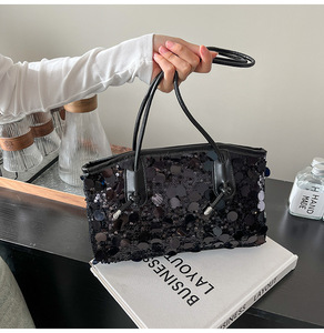 Sacs à main de luxe pour femmes Louis Vuitton, collection 2025, à sequins, avec fermeture éclair, pliables, deux poignées/bretelles - Product Image 2