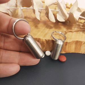 Usine créative 3d porte-clés en métal étui à pilules de voyage personnalisé porte-clés en gros en acier inoxydable mini boîte à pilules en métal porte-clés - Product Image 5