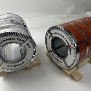 Tôle de toiture <span class=keywords><strong>ondulée</strong></span> laminée à chaud JIS ASTM, tôle d'acier, film <span class=keywords><strong>PVC</strong></span>, motif bois, toucher tactile, <span class=keywords><strong>plaque</strong></span> de construction, soudage, découpe - Product Image 3