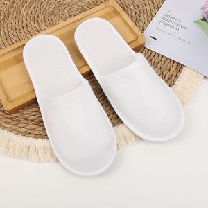 Chaussons en polaire corail unisexes pour adultes, chaussons d'intérieur fermés pour invités, hommes, femmes, maison, mariage, voyage, fête - Product Image 1