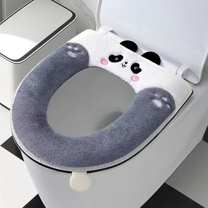 Funda para asiento de inodoro para el hogar, lavable, ecológica, impermeable, universal para las cuatro estaciones, cojín cálido para inodoro de invierno, suave y con diseño de panda. - Product Image 2