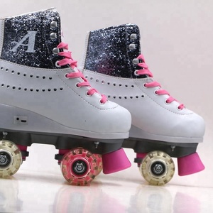 Chaussures de Skate à roulettes blanches, paire de patins scintillants pour filles et femmes - Product Image 3