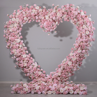 Arche de fleurs en forme de cœur faite à la main décor de mariage centres de table de roses rouges personnalisables pour les fiançailles pour la Saint-Valentin