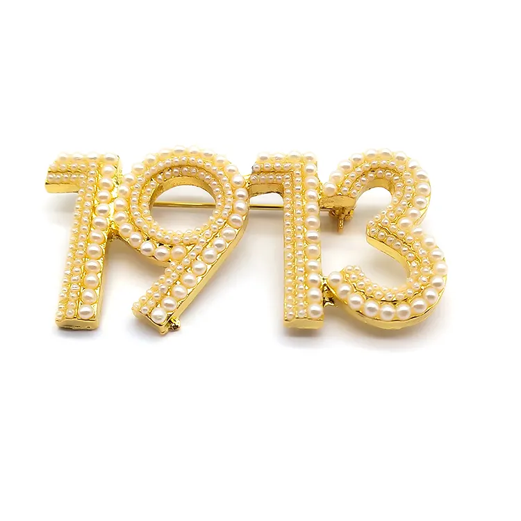 卸売高級パールブローチゴールドメタル合金ギリシャソロリティ設立年1913ラペルピン女性用ドレスジュエリー装飾