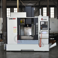 Centre d'usinage CNC de haute précision VMC650 pour le métal avec lit de coulée intégré