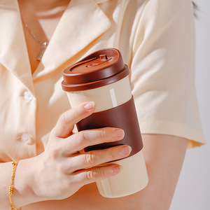 Vaso de Café Portátil de Plástico Reutilizable, Taza de Viaje a Prueba de Fugas, Libre de BPA, de PP con Funda de Silicona para Usar en el Auto, Oficina o al Aire Libre - Product Image 3