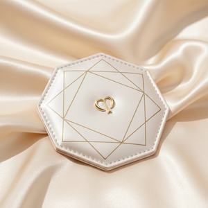 Espejo de Maquillaje Clásico de Cuero PU con Textura Lujosa, Espejo Redondo de Bolsillo Portátil para Viajes - Product Image 5