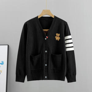 2025 collezione autunno inverno Casual stile College <span class=keywords><strong>Cardigan</strong></span> maglione orso <span class=keywords><strong>grigio</strong></span> da <span class=keywords><strong>donna</strong></span> a quattro strisce TB maglia corta - Product Image 3