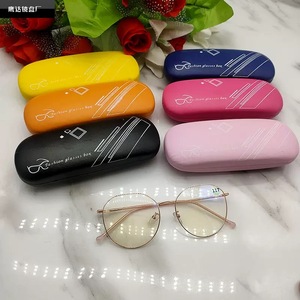 <span class=keywords><strong>Étui</strong></span> <span class=keywords><strong>à</strong></span> <span class=keywords><strong>lunettes</strong></span> en cuir PU avec fermeture <span class=keywords><strong>à</strong></span> pression, boîte <span class=keywords><strong>à</strong></span> <span class=keywords><strong>lunettes</strong></span> optiques, logo personnalisé, emballage <span class=keywords><strong>rigide</strong></span> pour <span class=keywords><strong>lunettes</strong></span> - Product Image 4
