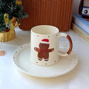 Tasses à café et à eau en céramique de style coréen INS, peintes à la main avec des hommes en pain d'épices et un arbre de Noël - Product Image 4