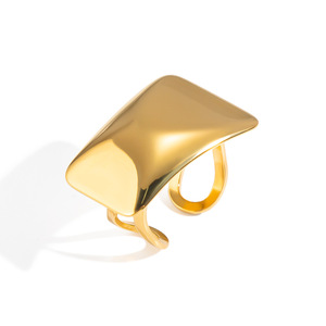 Juego <span class=keywords><strong>de</strong></span> Aretes y Anillo Geométricos <span class=keywords><strong>de</strong></span> Acero Inoxidable con Baño <span class=keywords><strong>de</strong></span> Oro <span class=keywords><strong>de</strong></span> 18K, Diseño Triangular y Cuadrado para Mujer, Minimalista y Versátil - Product Image 6
