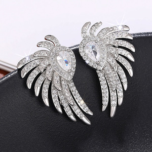 Orecchini a Perno con Ali d'Angelo per Donne, Gioielli Eleganti e alla Moda - Product Image 1