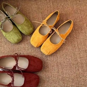 รองเท้าแมรี่เจนแบบผูกเชือก รุ่นใหม่ปี 2026  รองเท้าบัลเล่ต์หนังกลับสำหรับผู้หญิง ปลายเปิด พื้นนุ่ม สวมใส่สบาย - Product Image 2