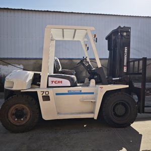 Montacargas <span class=keywords><strong>Manual</strong></span> con Motor Diésel, Componentes Principales: Motor y Caja de Cambios, Usado, <span class=keywords><strong>TCM</strong></span> Komatsu FD70, 7 Toneladas, para Restaurantes, Hogares y Granjas - Product Image 1