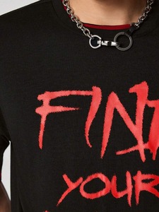 T-shirt à col rond et manches courtes pour homme avec imprimé lettres, style simple et décontracté, fabrication en usine, personnalisation disponible.F10 - Product Image 6