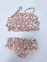 Vente en gros de bikinis européens pour enfants, maillots de bain une pièce d'été pour filles, vêtements de plage, costume de princesse UV à volants imprimé avec chapeau, 2025