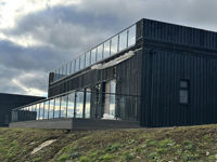 Balustrade de porche extérieure de style moderne, main courante en acier inoxydable, poteaux en acier inoxydable, garde-corps en verre, installation en kit, compatible avec les bâtiments, garantie 5 ans