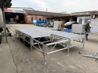 Structure de scène en aluminium attrayante pour l'activation de marques lors de concerts, cérémonies de mariage, salons professionnels et services de location.