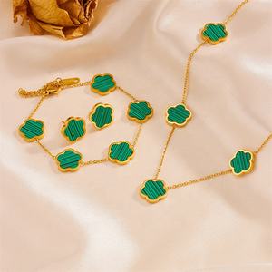 अद्वितीय फैशन 18k सोने की प्लेटेड स्टेनलेस स्टील भाग्यशाली पांच पत्ती क्लैवर ब्रेसलेट इयररिंग्स महिलाओं के लिए - Product Image 2