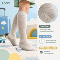 Chaussettes de compression sportives vert sauge à compression graduée pour mollets, avec tableau de mesure, manchette plus large et bout plat
