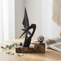 Sculpture abstraite en métal bronze foncé avec base en marbre, ornement de bureau, décoratif pour hôtel, salle d'exposition, objets de villa, fabricant grossiste