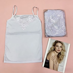 Camisola Blanca con Encaje Frontal Modelo XMK008 de $0.65 para Mujer, Top sin Mangas Suave y Elástico - Product Image 1