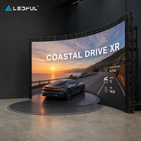 Écran LED incurvé P2.5 pour la production virtuelle, idéal pour les scènes de voiture en production virtuelle, avec raccordement architectural sans coupure, installation fixe.