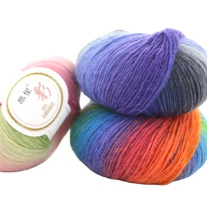 Fil <span class=keywords><strong>à</strong></span> <span class=keywords><strong>tricoter</strong></span> fantaisie en <span class=keywords><strong>laine</strong></span> 100% teinte en espace, fil <span class=keywords><strong>à</strong></span> <span class=keywords><strong>tricoter</strong></span> <span class=keywords><strong>à</strong></span> <span class=keywords><strong>la</strong></span> <span class=keywords><strong>main</strong></span> arc-en-ciel <span class=keywords><strong>pour</strong></span> pull, vente en gros - Product Image 5