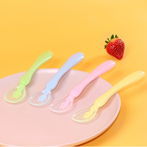 도매 하이 퀄리티 아기 실리콘 안전 유연한 숟가락 먹이 흡입 뜨거운 판매 아기 곡선 숟가락 - Product Image 2