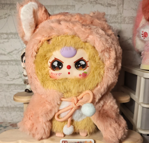 Cute Cartoon Three Baby Plush Toy Decoración Niños Cumpleaños Anime Figura Mystery Box 'I'm Not a Hero' Cureplaneta ABS/Poliéster - Product Image 6