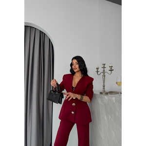 Conjunto de Chaqueta y Pantalones Formales Color Borgoña de Diseñador con Detalles de Botones Metálicos - Product Image 5