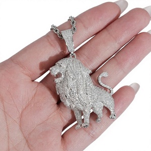Colgante de Moissanita con Diseño de León, Plata 925, Micro Pavé, Corte Brillante Redondo, Unisex, Amuleto de Lujo con Temática Animal para Uso Diario - Product Image 3