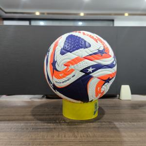 Ballon de football d'entraînement de taille 5, robuste, en cuir PU cousu, pour une utilisation durable - Product Image 1