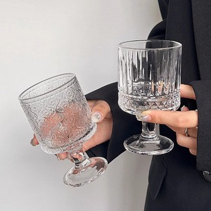 Vintage Geprägte Blumen-Glasbecher Klare und Farbige Weingläser für Hochzeiten Elegantes Trinkgeschirr - Product Image 6