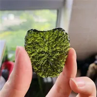 Vente en gros de pierres précieuses géologiques de haute qualité, pierres de Moldavite en verre vert de type météorite tchèque pour la fabrication de bijoux