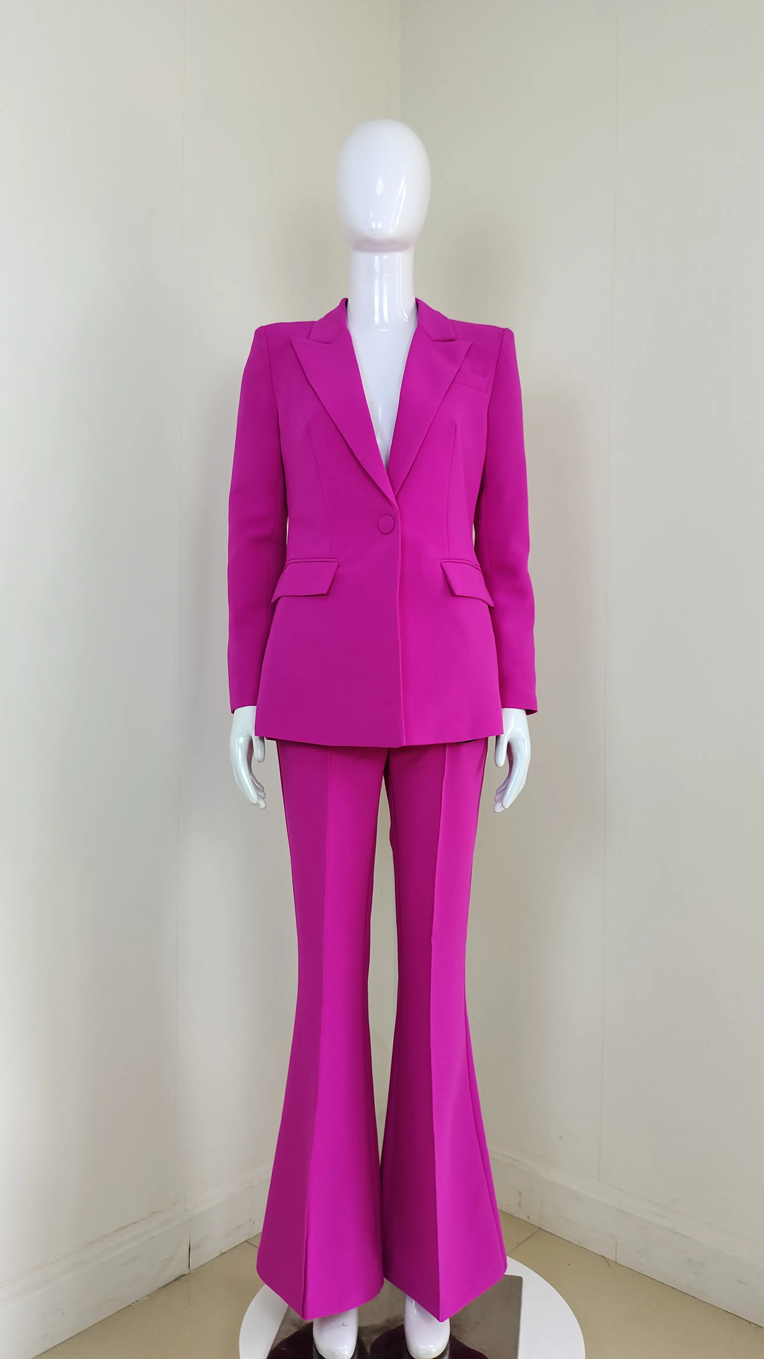 オフィスウェア用ブレザーとロングパンツを備えたプロフェッショナルプラスサイズの女性用ツーピーススーツ