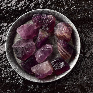 Pierre de cristal de <span class=keywords><strong>fluorite</strong></span> violette pour la protection de l'énergie de mise au point d'intuition-pour les styles de mascotte de lettres d'amour Feng Shui - Product Image 1
