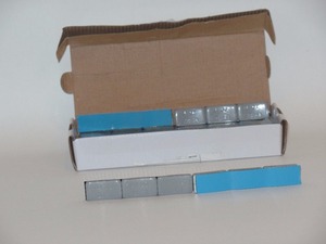Pesas Adhesivas para Llantas de Aleación de Zinc Sanzhaoda, 1oz, 30 Tiras por Caja, Fabricadas en Zhejiang, China - Product Image 3