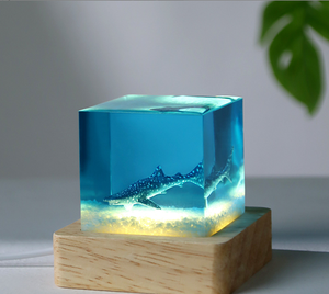 Lampe en résine de baleine <span class=keywords><strong>d</strong></span>'océan écologique Durable moderne haut de gamme <span class=keywords><strong>d</strong></span>écoration de bureau ornements amis pendaison de crémaillère Diwali baptême - Product Image 3