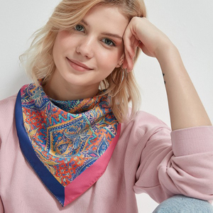 Bandana carrée en satin de polyester soyeux, style bohème ethnique à motif cachemire, petite écharpe de cou tendance, ourlet machine. - Product Image 1