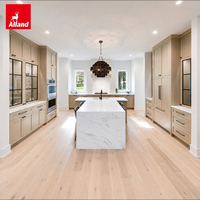 Armoires de cuisine en forme de U en bois massif de frêne de luxe, design personnalisé Alland, avec charnières à fermeture douce et plan de travail en quartz