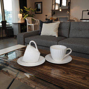 Ensemble Tasse et Soucoupe à Thé et Café en Porcelaine Fine Blanche Style Vintage Européen Personnalisable pour le Matin et l'Après-Midi - Product Image 2