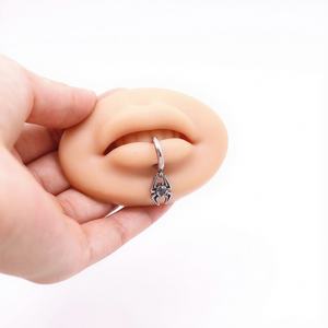 Accesorios Cold Wind Neutral Piercing: Anillos para Labios y Nariz de Acero Inoxidable 316, Impermeables, Hipoalergénicos, con Colgante de Diamante Araña - Product Image 5