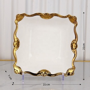 Plato Cuadrado de Porcelana Blanca con Borde Dorado, Vajilla de Lujo Ecológica en Caja de Regalo, Apto para Alimentos, para Bodas y Catering - Product Image 3