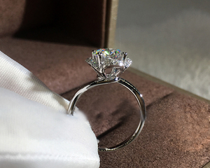 <span class=keywords><strong>Bague</strong></span> <span class=keywords><strong>de</strong></span> fiançailles <span class=keywords><strong>de</strong></span> luxe à 6 griffes en forme <span class=keywords><strong>de</strong></span> <span class=keywords><strong>flocon</strong></span> <span class=keywords><strong>de</strong></span> <span class=keywords><strong>neige</strong></span> pour femme, style diamant, avec zircon cubique taille brillant rond, bijou <span class=keywords><strong>de</strong></span> mariage - Product Image 1