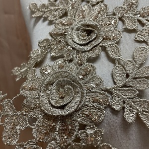 Un par de Apliques de encaje Floral con diamantes de imitación y purpurina para coser parches con Motivos de encaje de flores para coser vestidos - Product Image 2