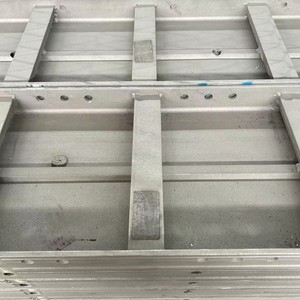 Coffrage en aluminium : Cadres rigides en alliage pour le coffrage de béton à haute liquidité et système de construction de murs lisses - Product Image 2