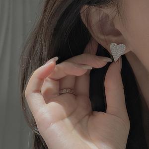 ต่างหูเงินแท้ S925 รูปหัวใจสไตล์วินเทจ ดีไซน์เกลียวแบบโบราณ โดดเด่นไม่ซ้ำใคร ให้ลุคหวานเท่ - Product Image 3