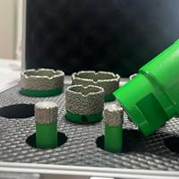 Foret diamanté 38mm 1-1/2 brasé sous vide avec cannelures de coupe efficaces pour les carreaux de granit, de quartz et de porcelaine, matériaux durs