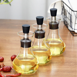 Juego de botellas de aceite de vidrio con diseño a prueba de fugas para uso en la cocina, tapa de plástico de forma redonda en tamaños pequeños y grandes - Product Image 3